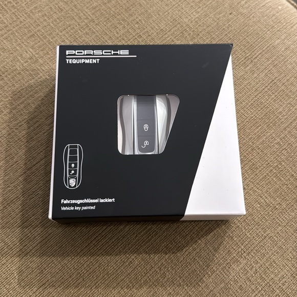 Porsche key caps in chalk - Picture 4 of 4